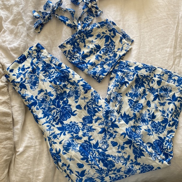NWOT Floral Blue and White Women's Jumpsuit - Picture 5 of 7